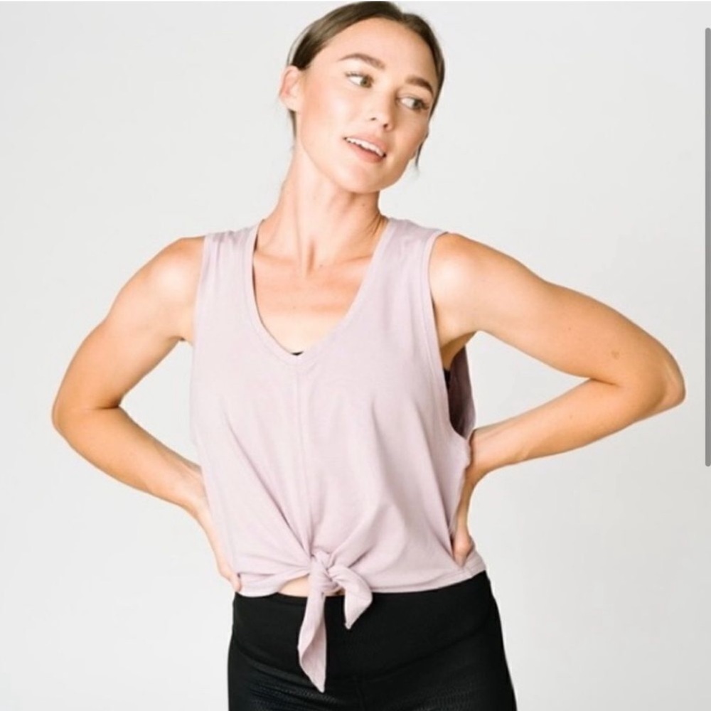 Zyia Active‎ cropped lilac front tie v neck shirt size M